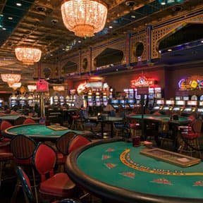 NV7777 App တွင် Live Casino ဂိမ်းများ ကစားနေသောမြင်ကွင်း